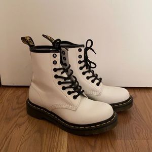 DR. MARTENS WHITE 1460 LACE UP LEATHER BOOTS SIZE 5